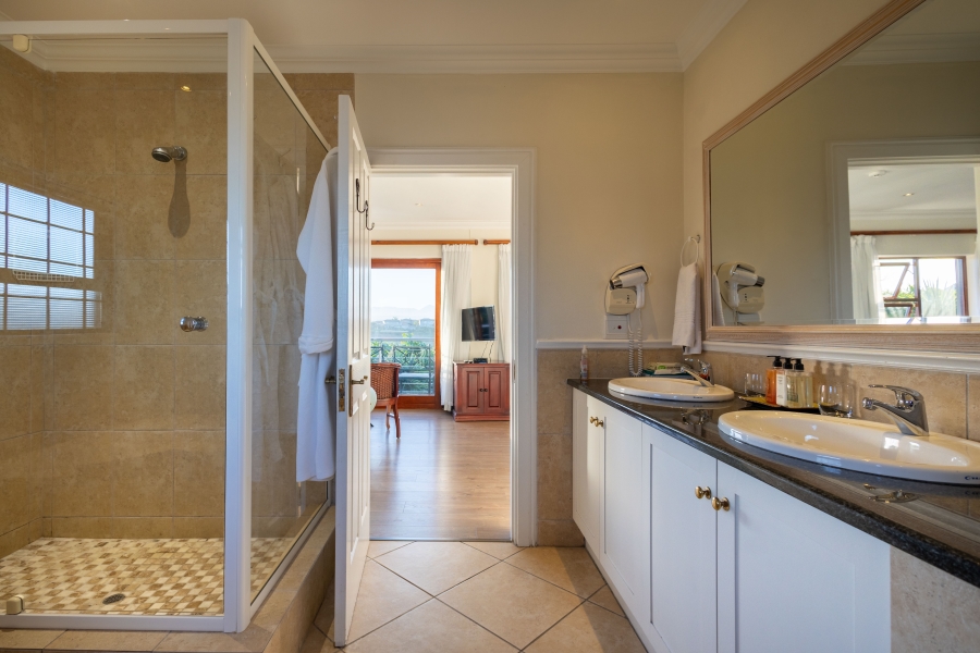 7 Bedroom Property for Sale in Bowtie Western Cape
